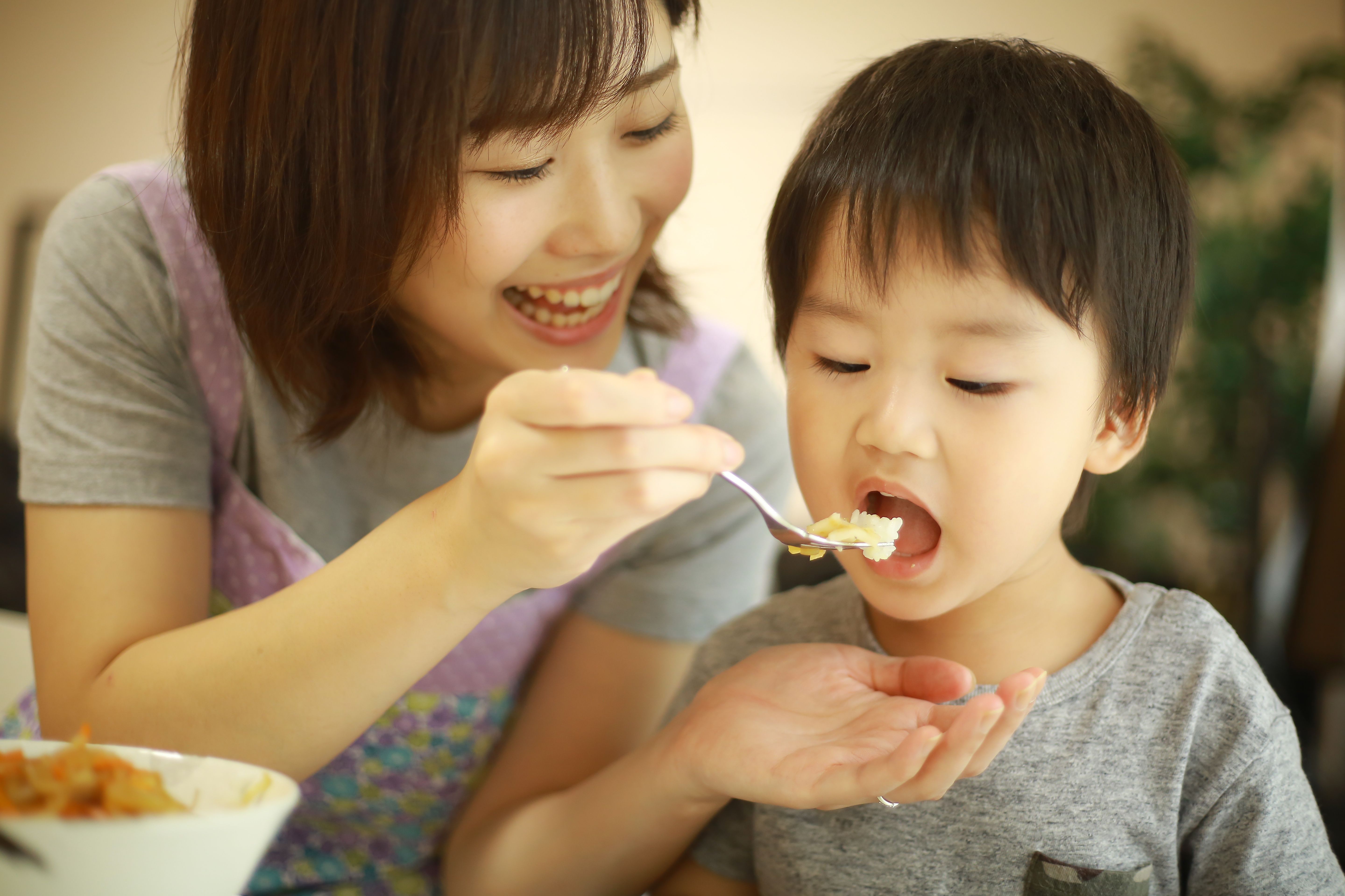 幼児食はいつからいつまで？離乳食からの移行時期や年齢別の進め方を解説！