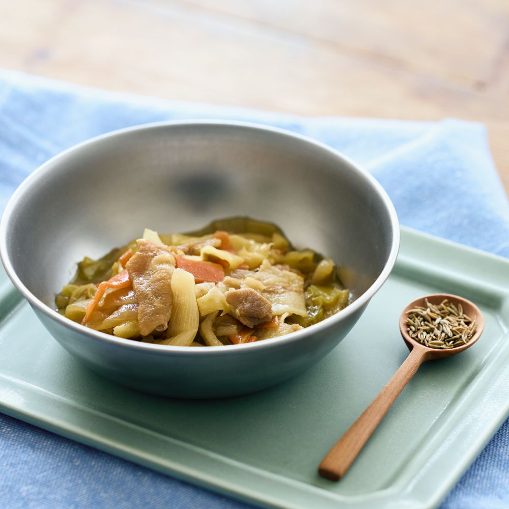 mogumo「ほんのりスパイシー野菜と豚肉のカレー煮」