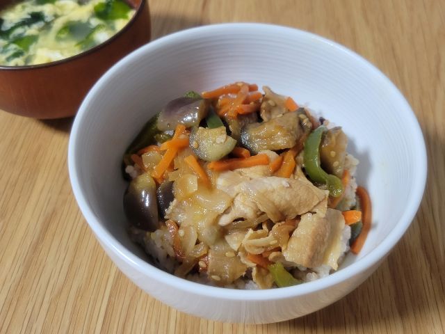 homeal_【やわらか豚肉と4種野菜入り】辛くないプルコギ丼