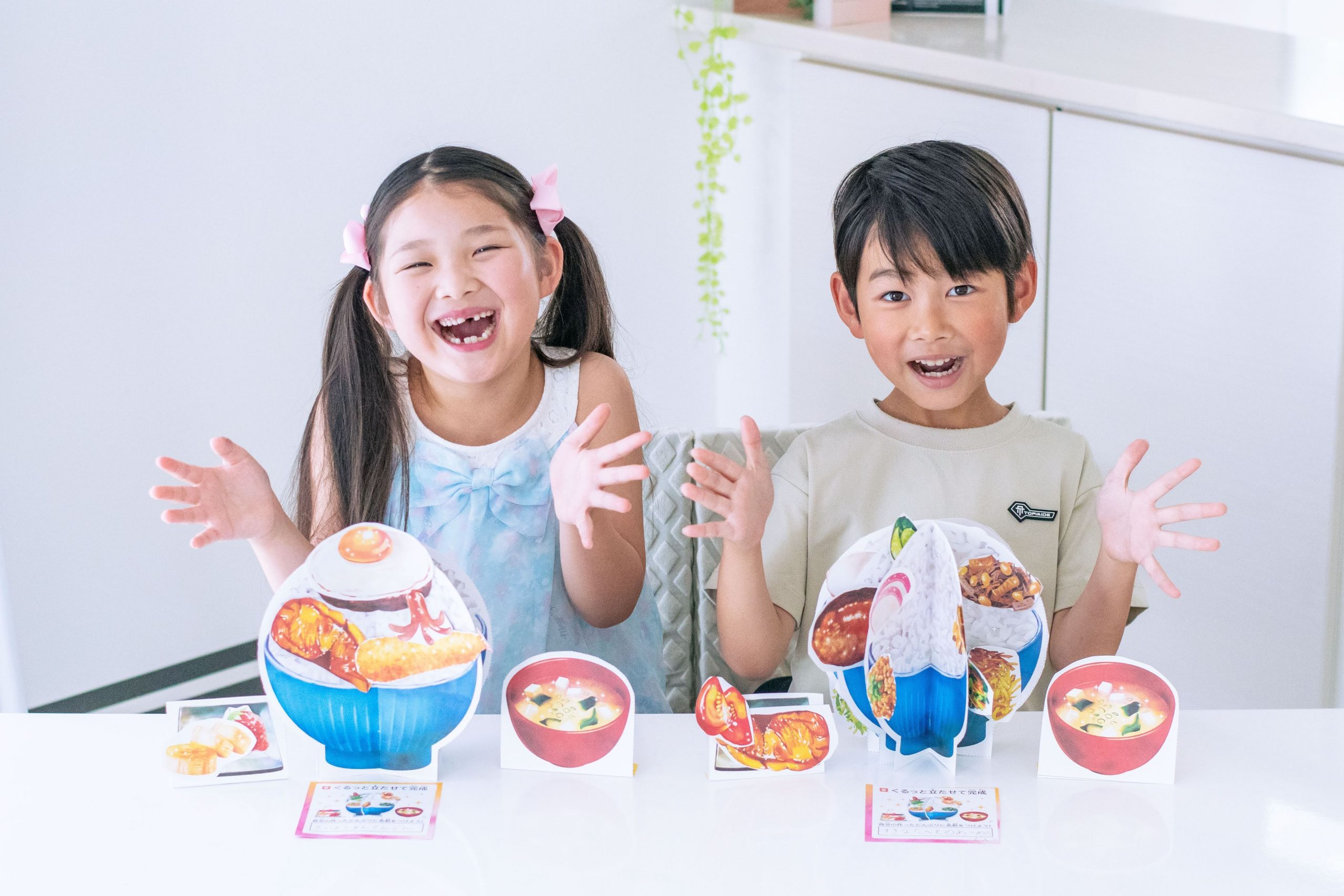 えっ？ 本を切っていいの？ 工作しながら栄養について学べるピコトンの「くるっと工作ブック」